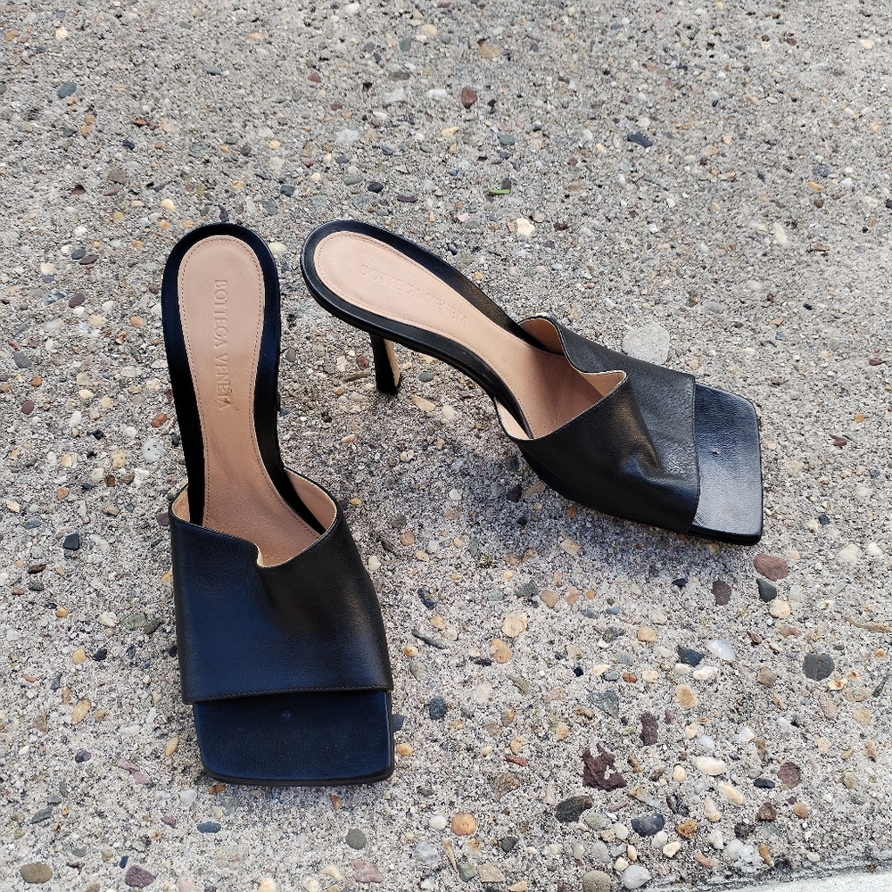 Bottega Veneta Black Leather Mules Size 39